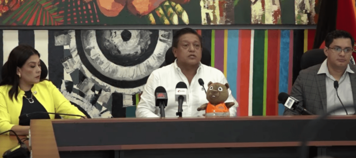 EL ALCALDE WILSON ERAZO RENUNCIÓ A SU CARGO