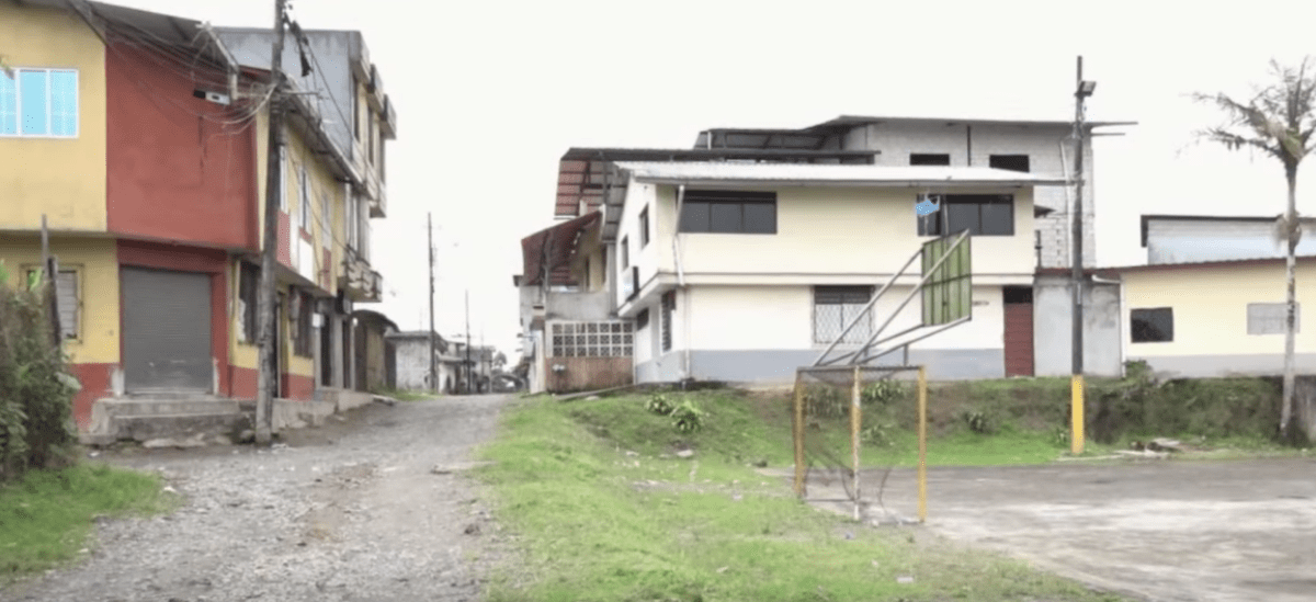SOLICITAN REHABILITAR LAS CALLES EN EL PROGRAMA DE VIVIENDA 11 DE JULIO