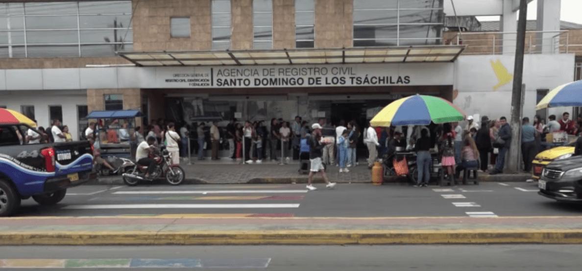 LARGAS FILAS DE USUARIOS SE REGISTRARON EN EL REGISTRO CIVIL