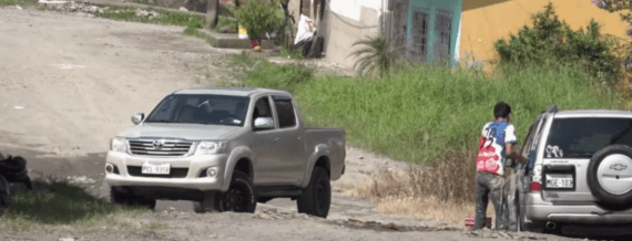 EN EL BARRIO LA NUEVA ESPERANZA EL ACCESO PRINCIPAL ESTÁ DETERIORADO