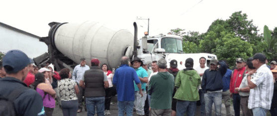 LOS COMUNEROS CERRARON LA VÍA AL PLACER DEL TOACHI
