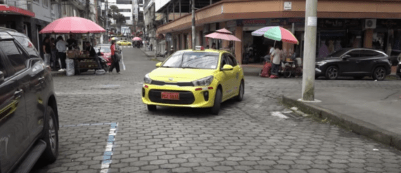 VECINOS DENUNCIAN FALTA DE ATENCIÓN EN LA CALLE LIBRE ECUADOR