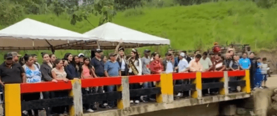 EL PUENTE DE HORMIGÓN ARMADO TIENE UN LARGO DE 9 METROS