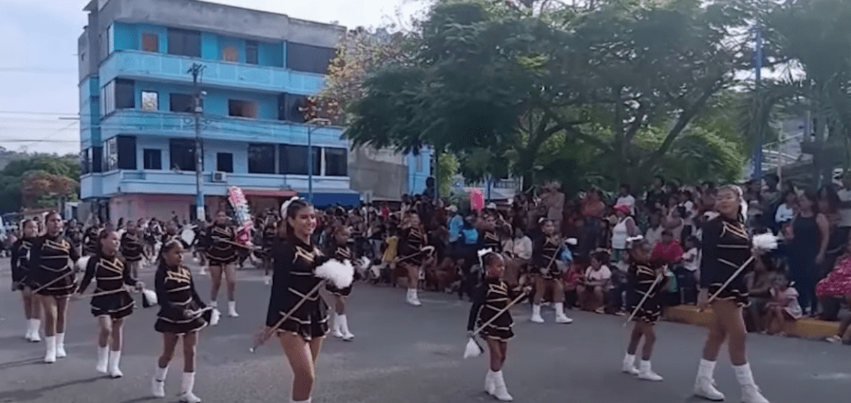 ATACAMES CELEBRA SUS FIESTAS CON DESFILE CULTURAL Y ANUNCIO DE OBRAS