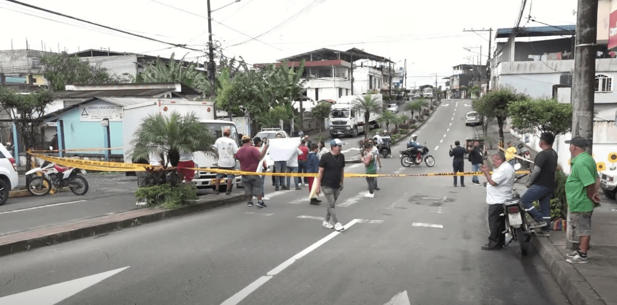 LOS HABITANTES CERRARON LA AVENIDA BOMBOLÍ