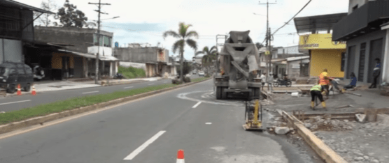 TRABAJOS DE REGENERACIÓN DE LA AV. SIMÓN PLATA TORRES AVANZAN EN UN 54%