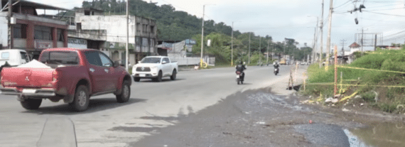 GRIETAS AVANZAN Y COMPROMETEN EL ASFALTADO EN EL BY PASS QUININDÉ – CHONE