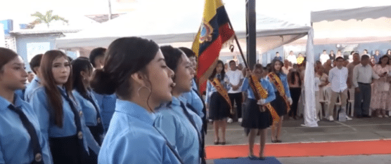 ESTUDIANTES JURARON LA BANDERA EN SANTO DOMINGO
