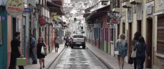 RECORRER LA CALLE LOURDES ES VIAJAR AL PASADO DE LOJA
